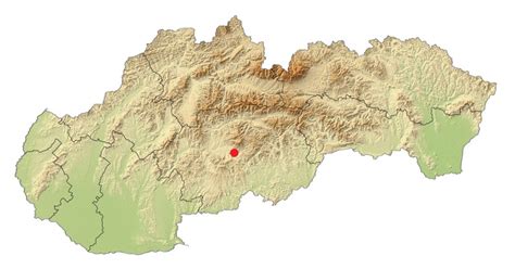 Mapa Slovenska s vyznačenými etnografickými regiónmi a príkladmi typických krojov (Detva, Liptov, Šariš, atď.)