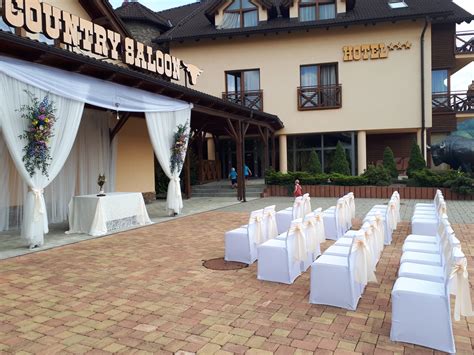 Záber na areál Country Saloon Belá pod panorámou Malej Fatry