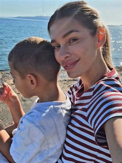 fotografia Jasminy Alagič a Rytmusa pred oltárom
