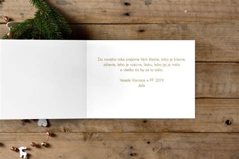Ilustračná fotografia rôznych typov vianočných pozdravov a kariet.