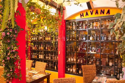 Interiér baru Casa del Havana s latinskoamerickou výzdobou