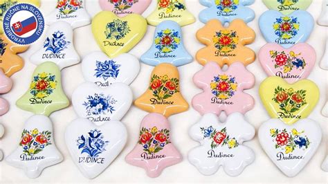 kolekcia ručne vyrábaných slovenských suvenírov s folklórnymi motívmi