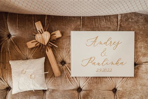 infografika znázorňujúca časovú os svadobných príprav od 6 mesiacov do dňa svadby