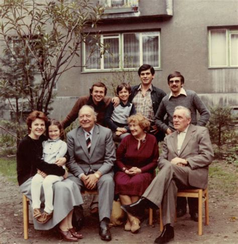 Fotografia hereckých predstaviteľov rozhlasovej rodiny Bielikovcov