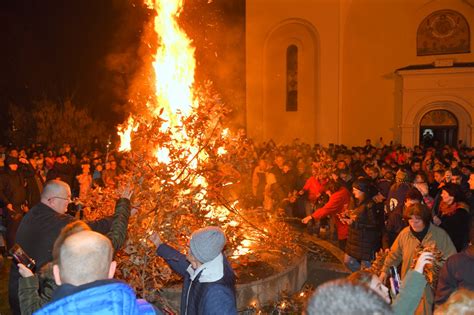 Tematické foto: Pálenie badnjaka v Srbsku
