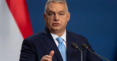 Viktora Orbána reční na štadióne pred davom