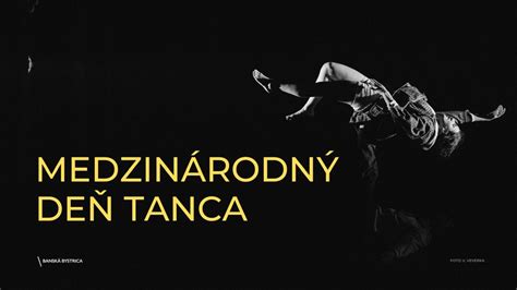 ilustrácia tradičného dračieho tanca v uliciach čínskeho mesta