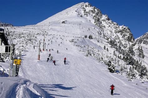 Zimná panoráma Vysokých Tatier a strediska Tatranská Lomnica