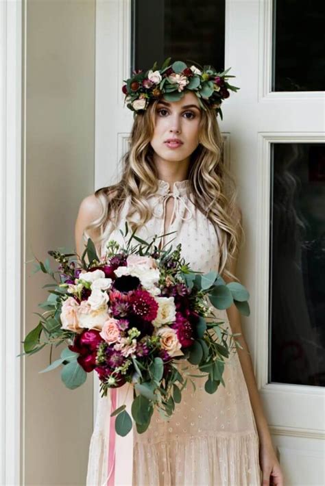 Detail kvetinovej výzdoby na svadobnej bráne