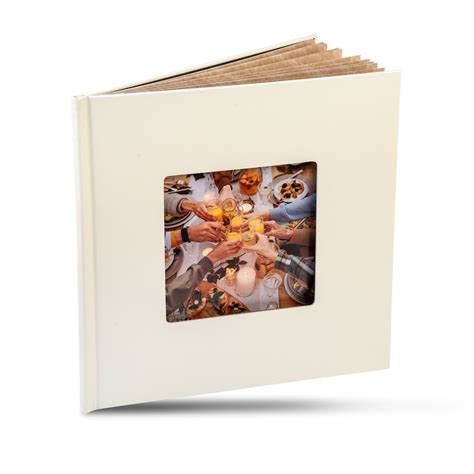 Ukážka personalizovanej fotoknihy s fotografiami páru a textom