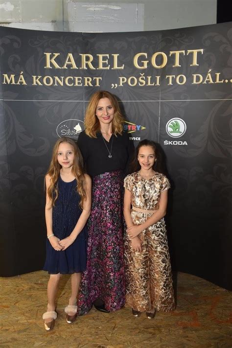 Fotografia Karla Gotta s manželkou Ivanou a dcérou Charlotte Ellou