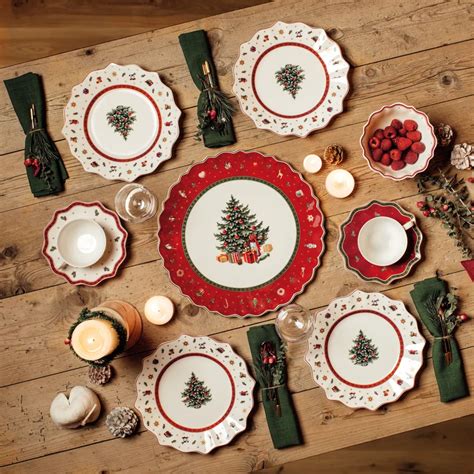 servis na stôl s motívom staviteľov - taniere, poháre, servítky