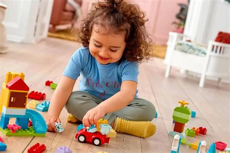 Deti skladajúce LEGO