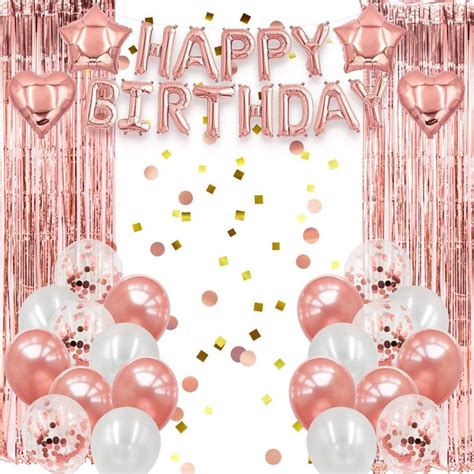 Dekorácie na narodeninovú oslavu s balónmi a girlandami.