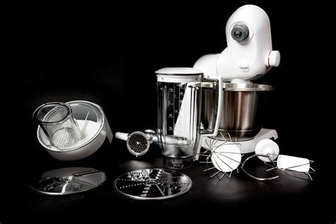 Tematická fotografia moderného kuchynského robota