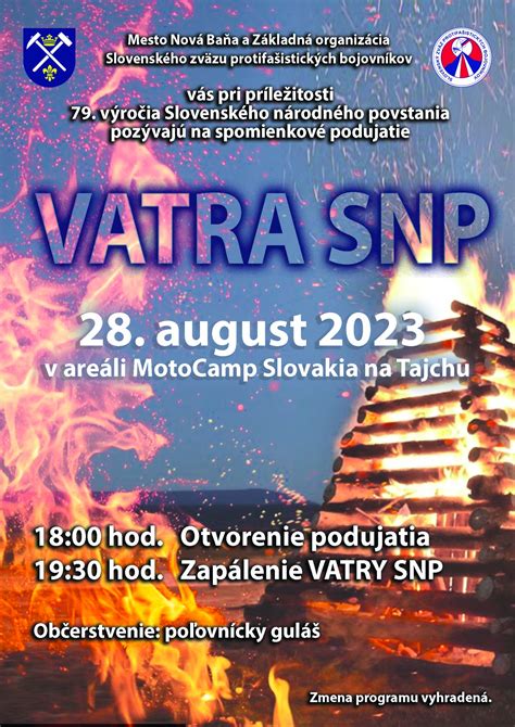 Dobové uniformy a vatra pri regionálnych oslavách SNP