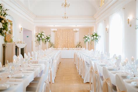 Interiér honosnej svadobnej sály v Zámku Topoľčianky