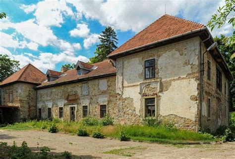 Nádherný exteriér kaštieľa Péchy s parkom