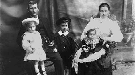 Rodinný portrét rodiny Péchy z roku 1925