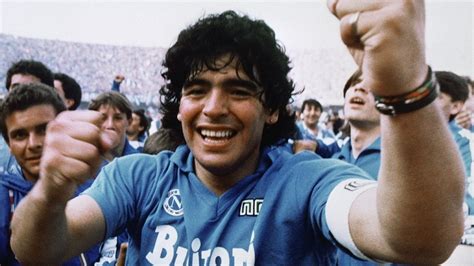 Porovnávacia fotografia Diega Maradonu pred a po operácii žalúdka