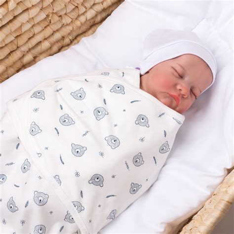 rôzne typy a materiály zavinovačiek pre novorodencov