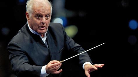 Dirigent Daniel Barenboim pri práci so svetoznámym orchestrom
