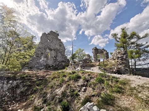 Foto hradu Zniev alebo archeologického výskumu