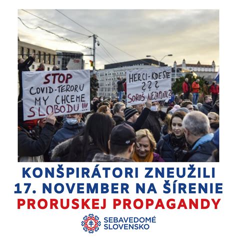 Tematická fotografia: Rečník pred publikom v firemnom prostredí
