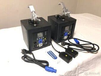 vizualizácia stroja na studené iskry počas úvodného tanca alebo krájania torty, vytvárajúca magickú atmosféru