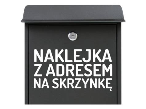 Záber na poštovú schránku s vianočnými pohľadnicami