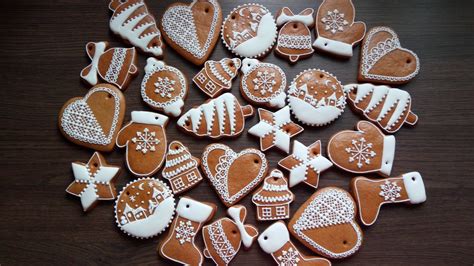 Ilustračná fotografia rôznych vianočných medovníkov