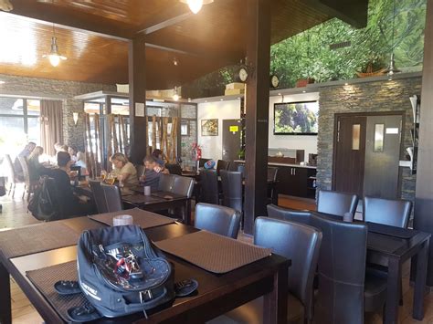 Tematické foto reštaurácie Gardenka s terasou pri rieke