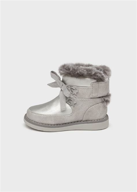 Fotografia: Detské čižmičky s mikulášskou nádielkou