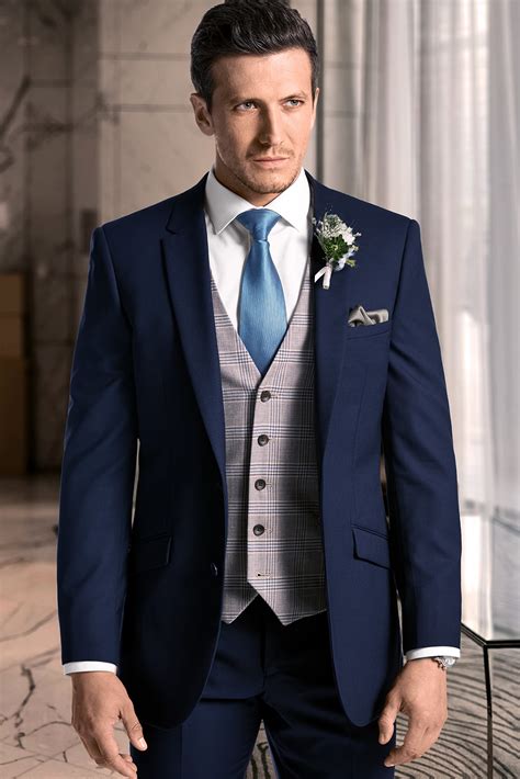 Paleta vhodných farieb pre pánske svadobné obleky: odtiene modrej, sivej a neutrálnych tónov.
