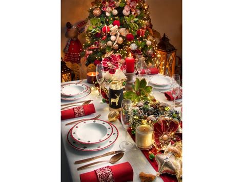 Dizajn bielych vianočných obrusov a tanierov