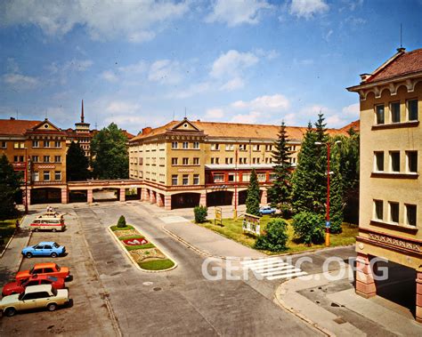 Historická fotografia zamestnancov Závodov ťažkého strojárstva Dubnica nad Váhom