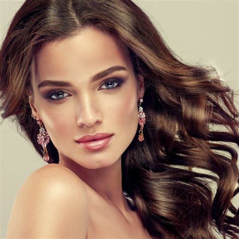 Infografika o vitamínoch a živinách dôležitých pre zdravé vlasy