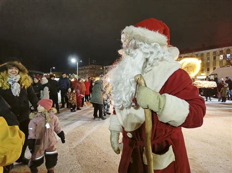 Fínsky Joulupukki so sobím záprahom