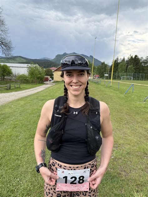 Archívny záber redakcie TV Reduta pri spracovávaní materiálov