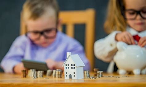 Ilustrácia znázorňujúca hodnotu peňazí a práce.