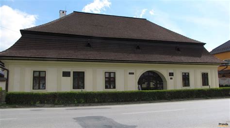 budova Prvého slovenského gymnázia v Revúcej