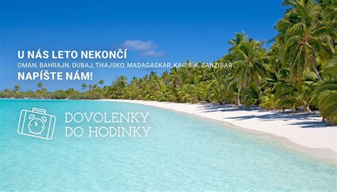 Pláž na Zanzibare s bielym pieskom a palmami