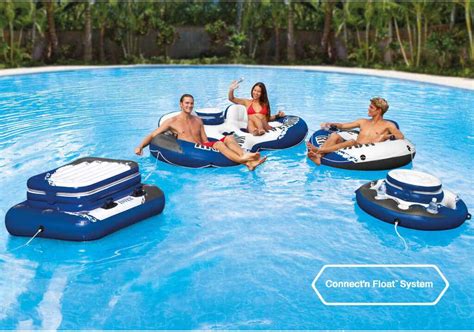 fotografia interiéru auta s ergonomickými poťahmi a držiakmi na nápoje