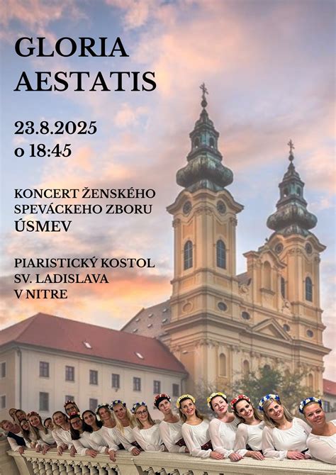 študenti speváckeho zboru na pódiu