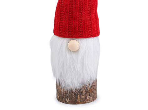 detail tváre škriatka s dlhou bradou a tvarovateľnou čiapkou