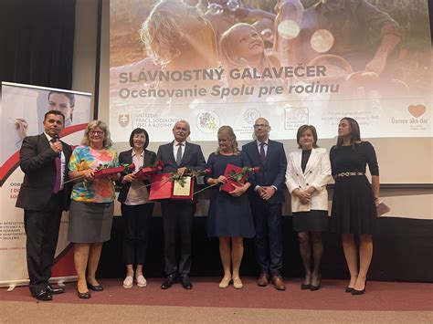 Tematické foto: odovzdávanie ocenení Živena, Brezno