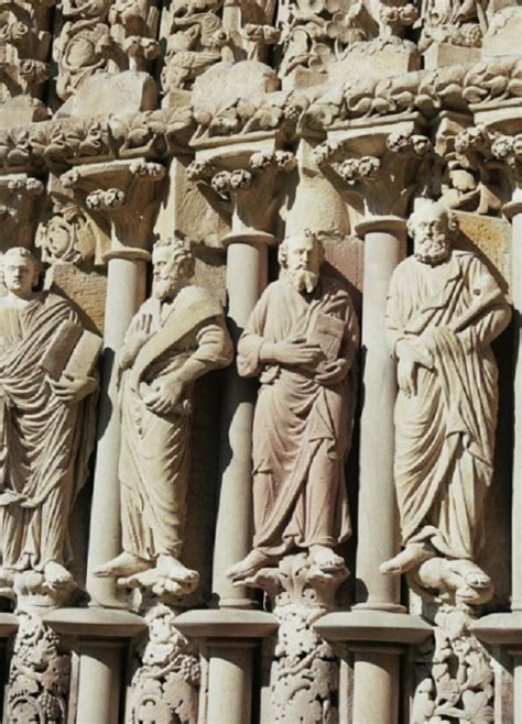detail gotického portálu z kláštora v Hlohovci