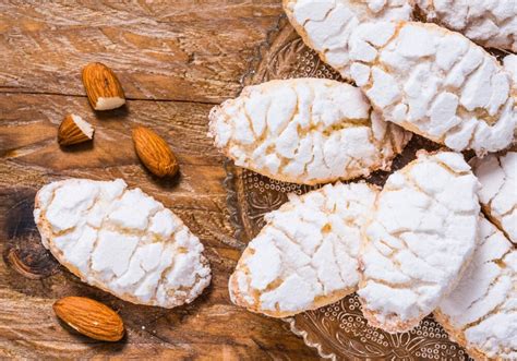 Fotografia hotových toskánskych sušienok Ricciarelli