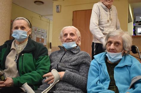 Ilustračná fotografia seniorov v kúpeľnom prostredí