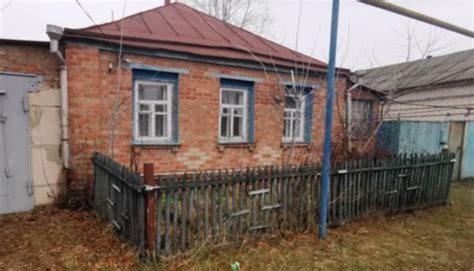 Deti sa zabávajú pri tvorivej dielni na narodeninovej oslave.